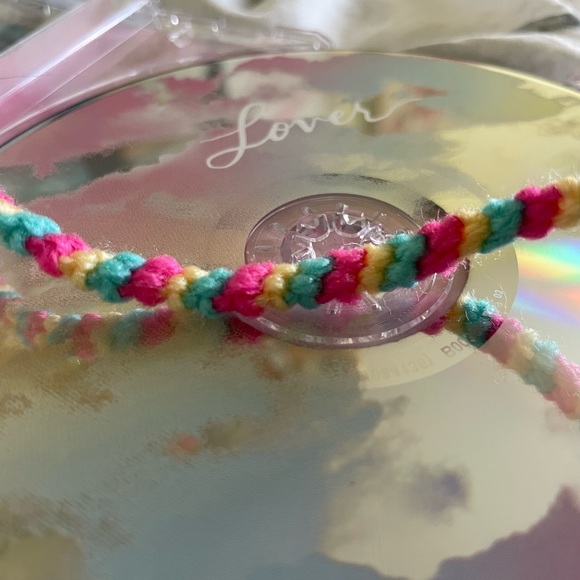 💗Taylor Swift Lover inspired friendship bracelet 💗 - Picture 2 of 3